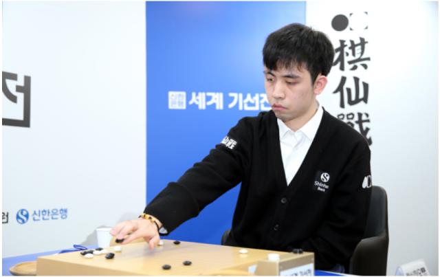 首届新韩银行世界棋仙战决赛首局王星昊出师不利